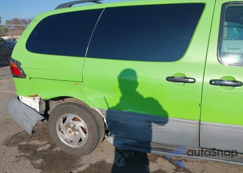 2000 Toyota Sienna Le z USA, uszkodzony, nr VIN 4T3ZF13C1YU192117